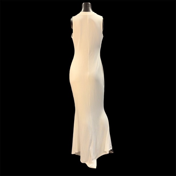 Elegant Sleeveless Cream Maxi Dress - Picture 2 of 3